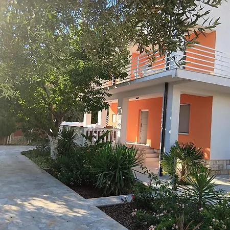 アパート Marinko